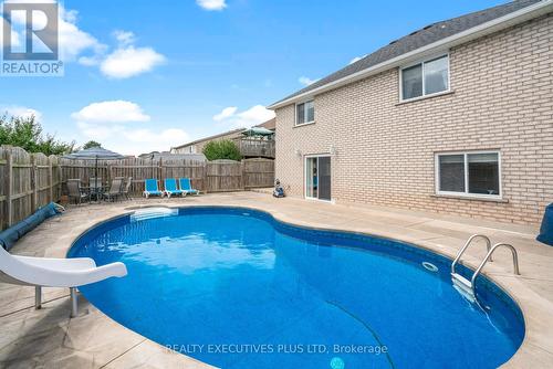 8422 Heikoop Cres, Niagara Falls, ON - Outdoor With In Ground Pool With Exterior