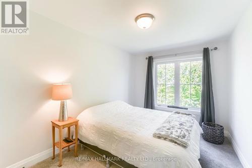 252 Courtland St, Blue Mountains, ON - Indoor Photo Showing Bedroom