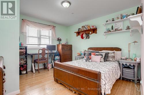 8175 Woodland Avenue, Port Hope, ON - Indoor Photo Showing Bedroom