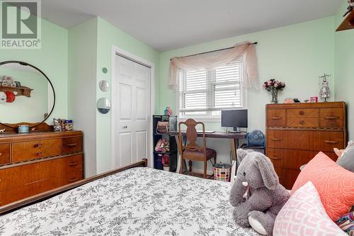 8175 Woodland Avenue, Port Hope, ON - Indoor Photo Showing Bedroom