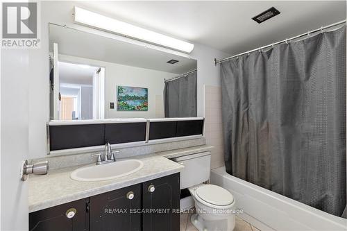 #603 -75 Queen St N, Hamilton, ON - Indoor Photo Showing Bathroom