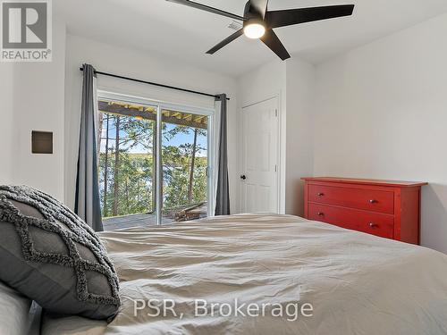 1397 Port Cunnington Rd, Lake Of Bays, ON - Indoor Photo Showing Bedroom
