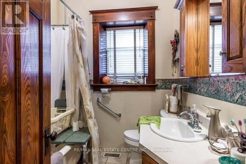 156 Beverly St, Cambridge, ON - Indoor Photo Showing Bathroom