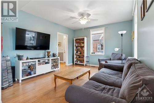 12 Charlotte Street, Carleton Place, ON - Indoor Photo Showing Living Room