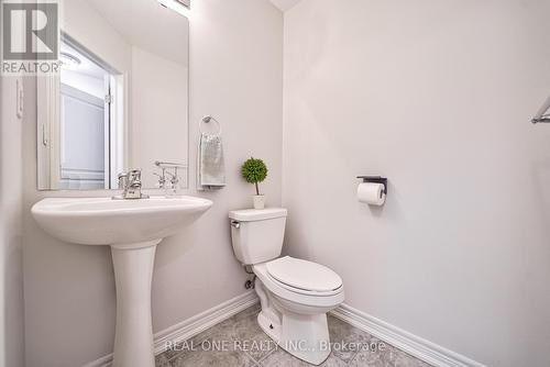 654 Kemp Common, Burlington, ON - Indoor Photo Showing Bathroom