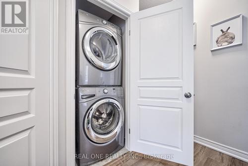 654 Kemp Common, Burlington, ON - Indoor Photo Showing Laundry Room