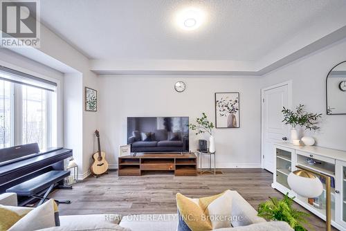 654 Kemp Common, Burlington, ON - Indoor Photo Showing Living Room