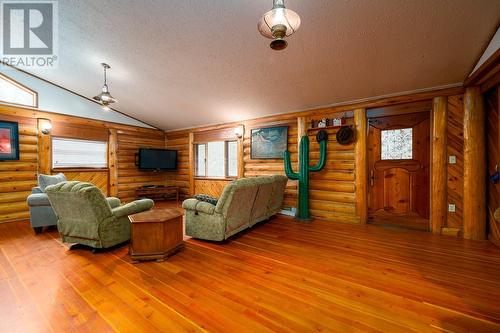 5327 Squilax-Anglemont Road, Celista, BC - Indoor Photo Showing Other Room