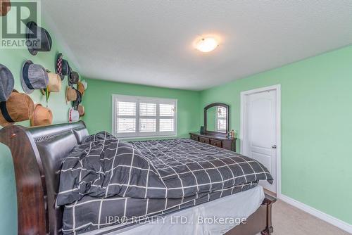 10 Tokara Ave, Caledon, ON - Indoor Photo Showing Bedroom