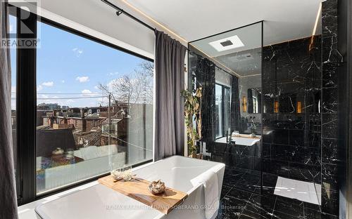 102 Ulster Street, Toronto, ON - Indoor Photo Showing Bathroom