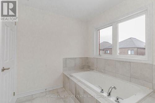 206 Doug Finney St, Oshawa, ON - Indoor Photo Showing Bathroom