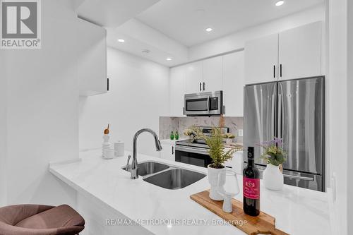 Th55 - 295 Village Green Square, Toronto, ON - Indoor Photo Showing Kitchen With Stainless Steel Kitchen With Double Sink With Upgraded Kitchen