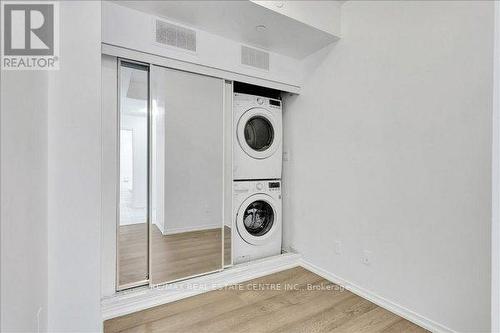 418 - 50 Sky Harbour Drive, Brampton, ON - Indoor Photo Showing Laundry Room