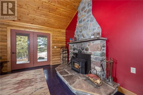 114 Borden Drive, Tobermory, ON - Indoor With Fireplace