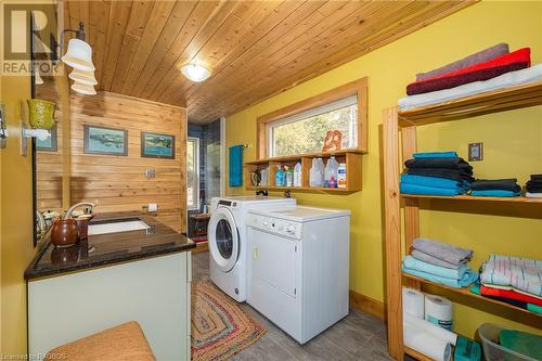 114 Borden Drive, Tobermory, ON - Indoor Photo Showing Laundry Room