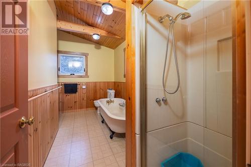114 Borden Drive, Tobermory, ON - Indoor Photo Showing Bathroom