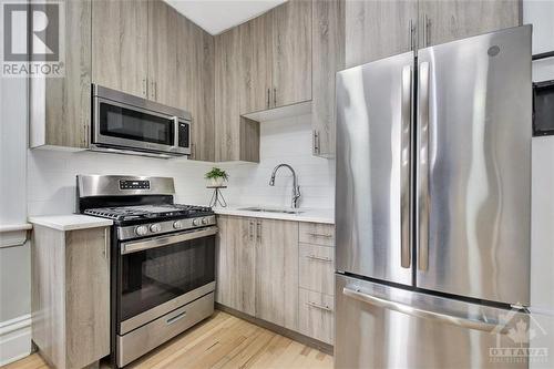 185 Rochester Street, Ottawa, ON - Indoor Photo Showing Kitchen With Upgraded Kitchen