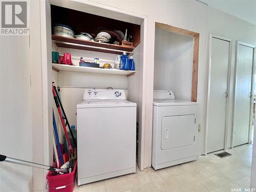 306 1St Avenue, Macrorie, SK - Indoor Photo Showing Laundry Room