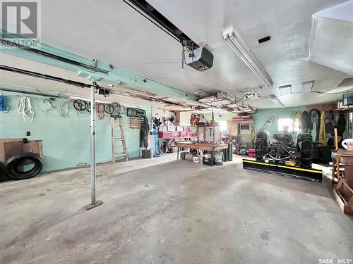 306 1St Avenue, Macrorie, SK - Indoor Photo Showing Garage