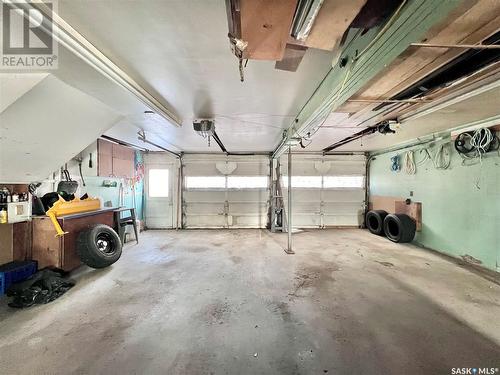306 1St Avenue, Macrorie, SK - Indoor Photo Showing Garage