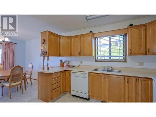 1584 Highway 33 E, Kelowna, BC - Indoor Photo Showing Kitchen With Double Sink