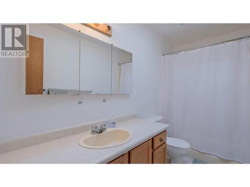 1584 Highway 33 E, Kelowna, BC - Indoor Photo Showing Bathroom