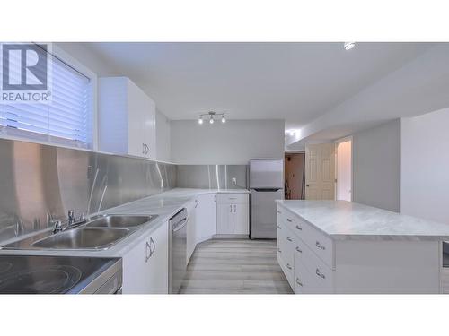 1584 Highway 33 E, Kelowna, BC - Indoor Photo Showing Kitchen With Double Sink