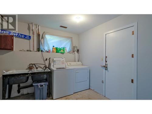 1584 Highway 33 E, Kelowna, BC - Indoor Photo Showing Laundry Room