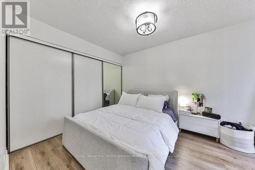 #907 -40 Scollard St, Toronto, ON - Indoor Photo Showing Bedroom