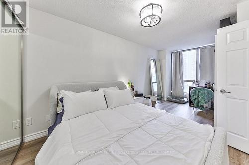#907 -40 Scollard St, Toronto, ON - Indoor Photo Showing Bedroom