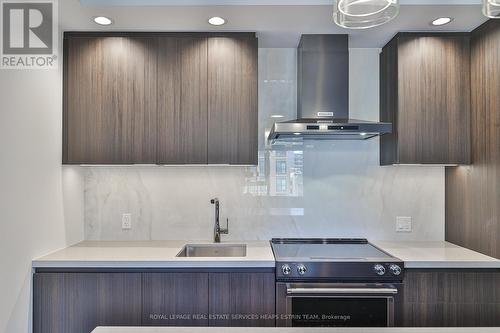 416 - 425 Wellington Street W, Toronto, ON - Indoor Photo Showing Kitchen
