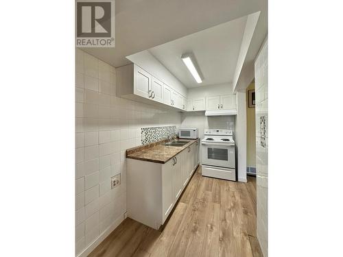 29 800 N 2Nd Avenue, Williams Lake, BC - Indoor Photo Showing Kitchen With Double Sink