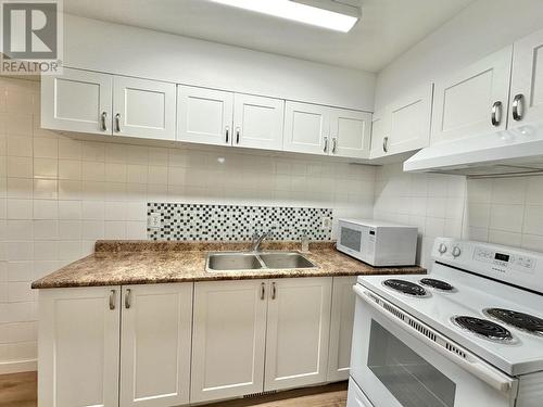 29 800 N 2Nd Avenue, Williams Lake, BC - Indoor Photo Showing Kitchen With Double Sink