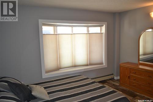 2 122 1St Avenue E, Kindersley, SK - Indoor Photo Showing Bedroom