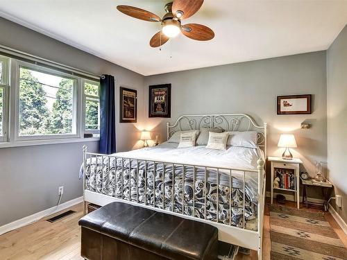 858 Coronation Avenue, Kelowna, BC - Indoor Photo Showing Bedroom