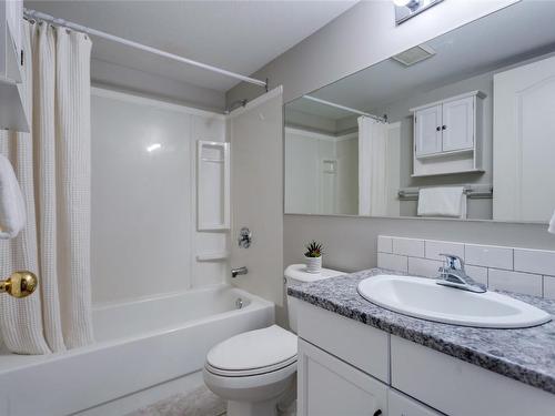 104-3163 Richter Street, Kelowna, BC - Indoor Photo Showing Bathroom