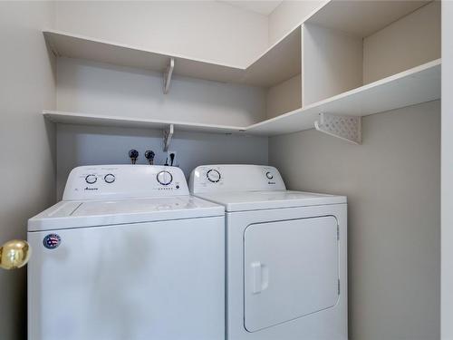 104-3163 Richter Street, Kelowna, BC - Indoor Photo Showing Laundry Room