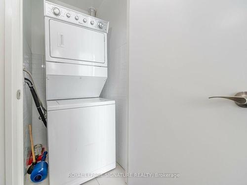 509-2910 Highway 7, Vaughan, ON - Indoor Photo Showing Laundry Room