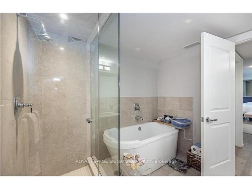 325-11 Bronte Rd, Oakville, ON - Indoor Photo Showing Bathroom