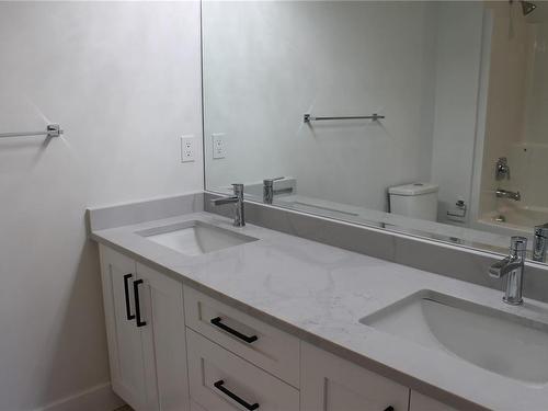 4369 Bains Mill Rd, Duncan, BC - Indoor Photo Showing Bathroom
