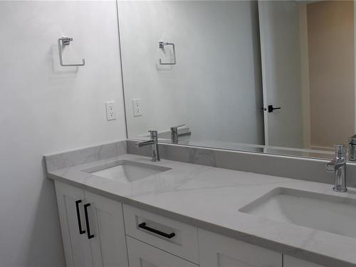 4369 Bains Mill Rd, Duncan, BC - Indoor Photo Showing Bathroom