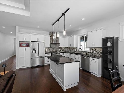 13-2880 Arden Rd, Courtenay, BC - Indoor Photo Showing Kitchen With Upgraded Kitchen