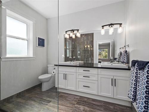 13-2880 Arden Rd, Courtenay, BC - Indoor Photo Showing Bathroom