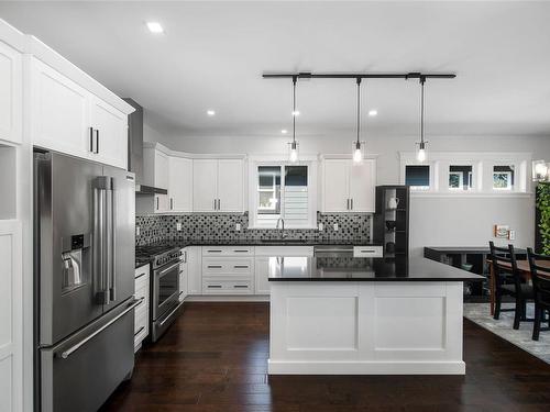 13-2880 Arden Rd, Courtenay, BC - Indoor Photo Showing Kitchen With Upgraded Kitchen