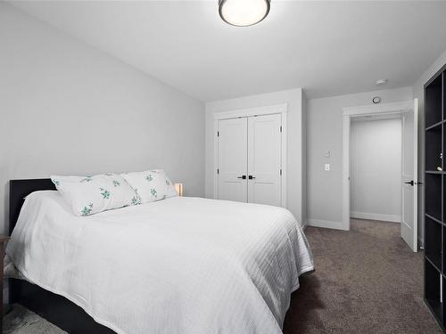 13-2880 Arden Rd, Courtenay, BC - Indoor Photo Showing Bedroom