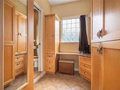 2420 Campbell River Rd, Campbell River, BC - Indoor Photo Showing Bathroom