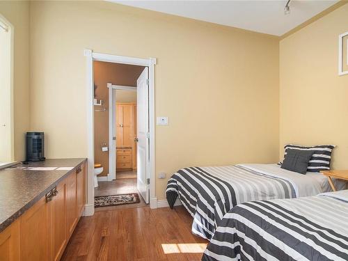 2420 Campbell River Rd, Campbell River, BC - Indoor Photo Showing Laundry Room