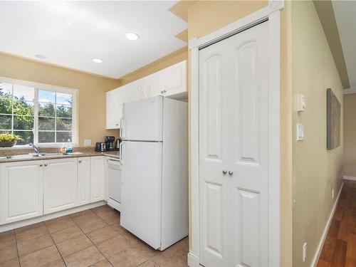 2420 Campbell River Rd, Campbell River, BC - Indoor Photo Showing Laundry Room