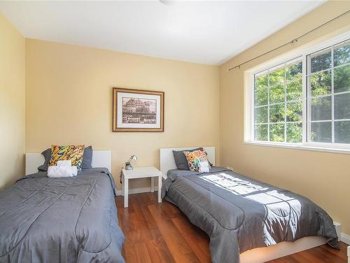 2420 Campbell River Rd, Campbell River, BC - Indoor Photo Showing Bedroom