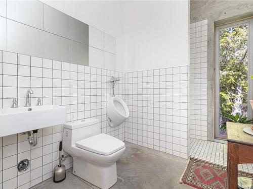 1230 Starlight Grove, Sooke, BC - Indoor Photo Showing Bathroom